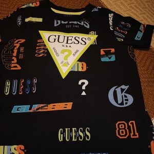 🎄BOYS GUESS TSHIRT